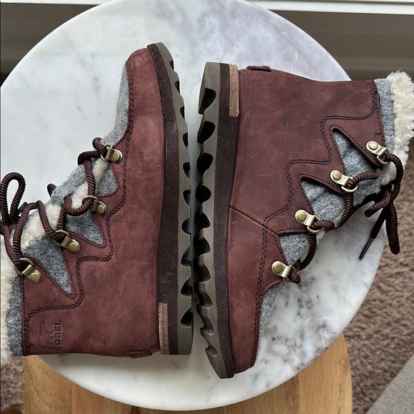 SOREL ANKLE BOOTS SZ 5 Excellent condition - Picture 4 of 9